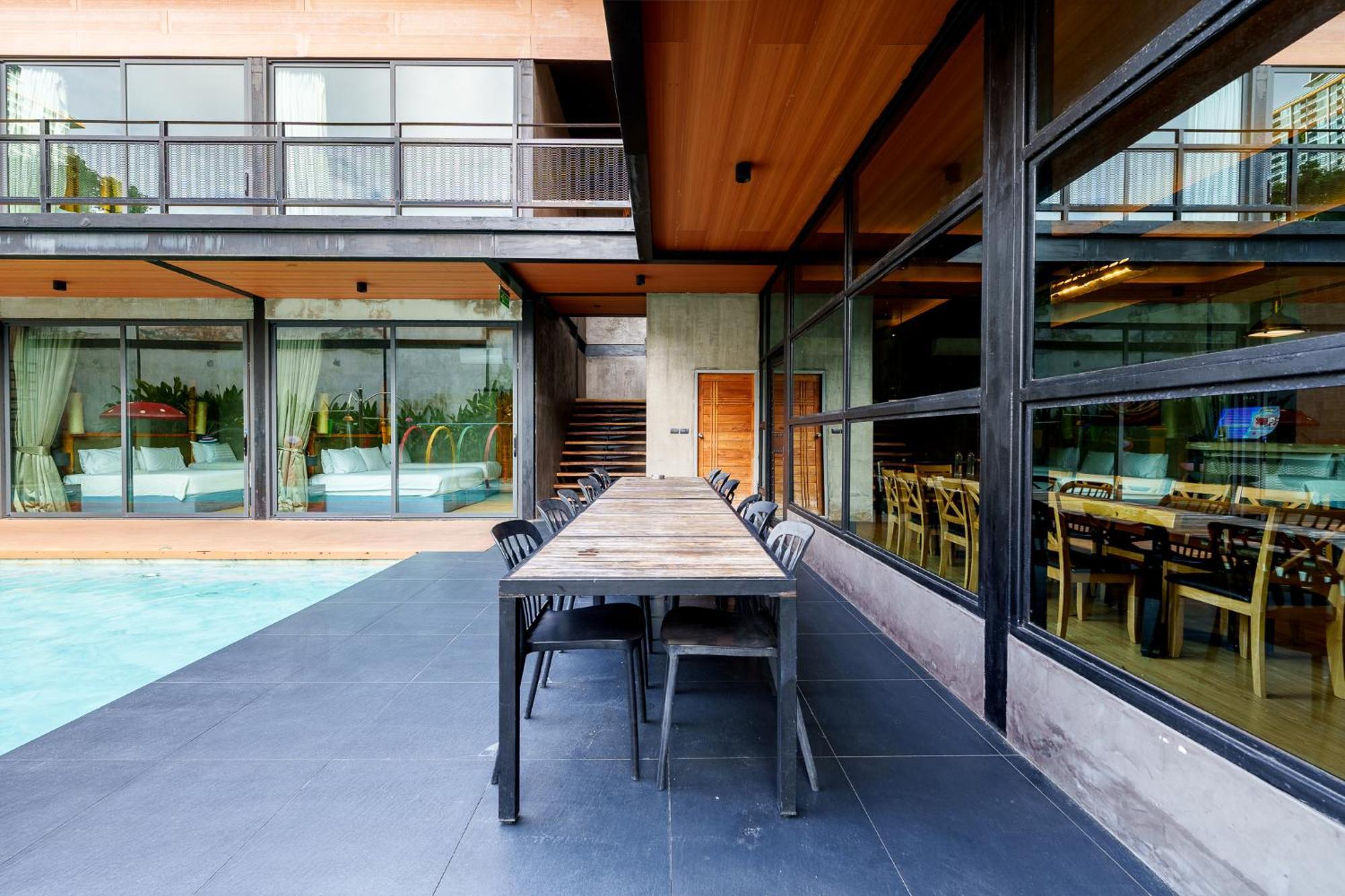Villa Dojo Pool